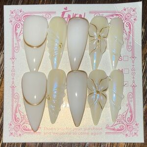 Neutral Pearl Stiletto Press-On Nails with Gold Accent - Women Makeup - Large